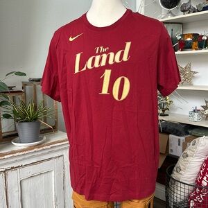 The Nike Tee “The Land 10” NWT Cleveland Cavaliers NBA